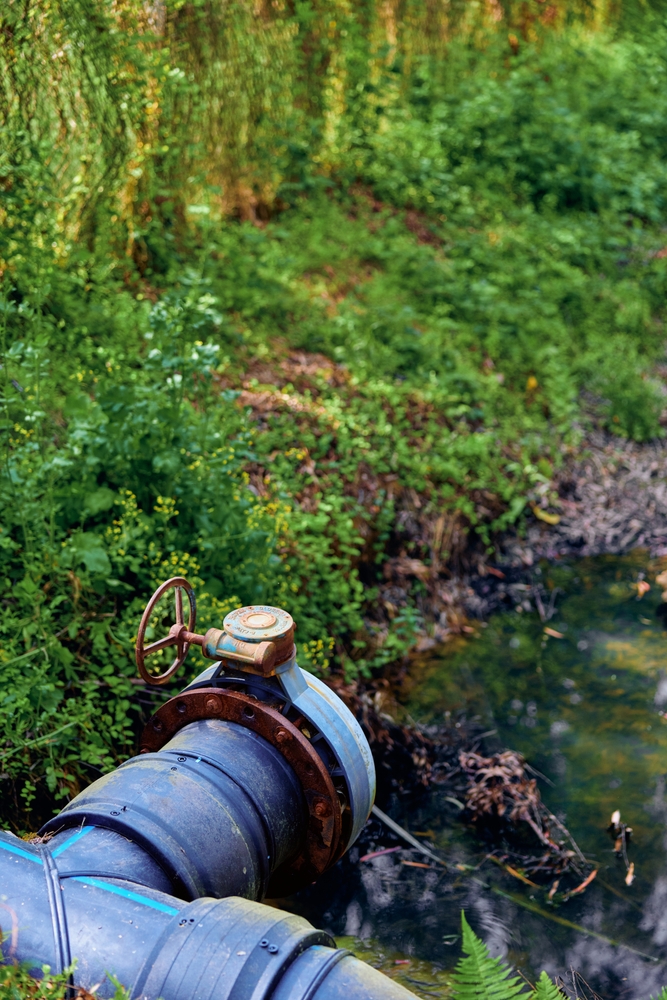 What is considered an emergency plumbing issue in an office?